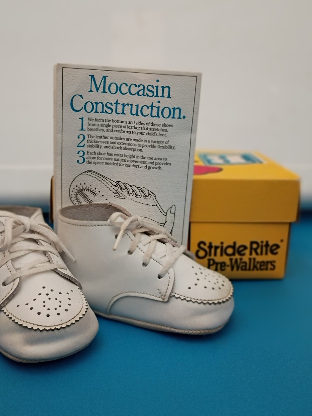 Stride Rite White Leather Scalloped Pre-Walkers Size 2